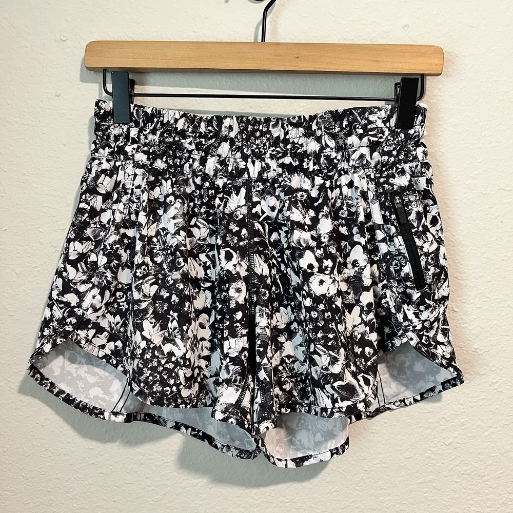 LULULEMON Womens TRACKER Shorts Size 8 Mash Up White Black 4in Inseam Lined